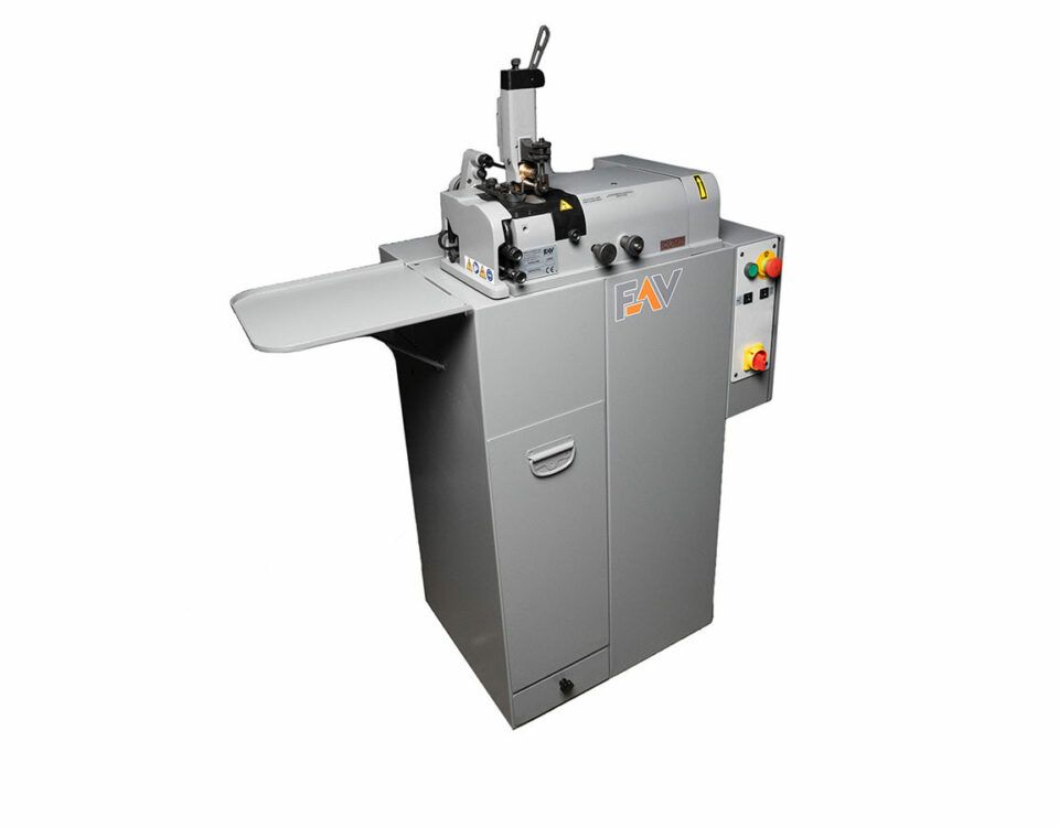 CUM2 skiving machine fav to work heavy material with double feed roll knife motor with inverse rotation
